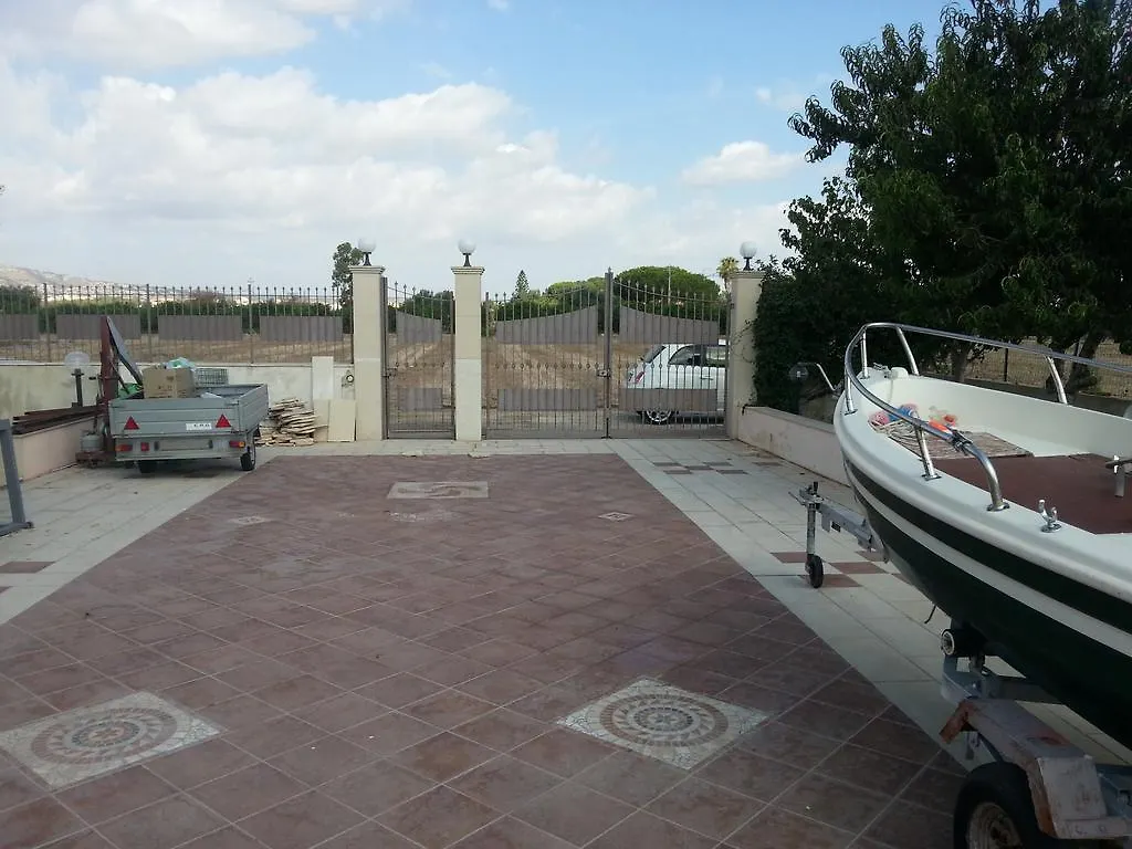 Holiday home Casa Vacanze Fontane Bianche